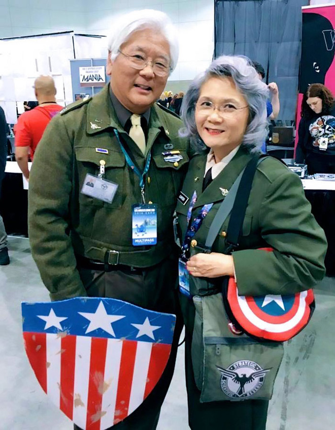 cap vo chong son cosplay thanh nhan vat hoat hinh cuc dinh lam gioi tre phai chay dai