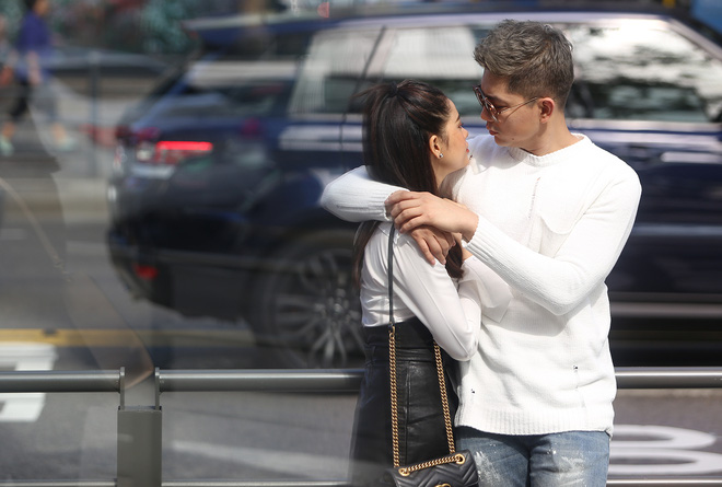 tim truong quynh anh om hon tinh tu tren duong pho han quoc