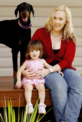 me hot hoang khi cho doberman vua nhan nuoi tha con gai nho nem di xa ca met nhung hoa ra do la hanh dong anh hung