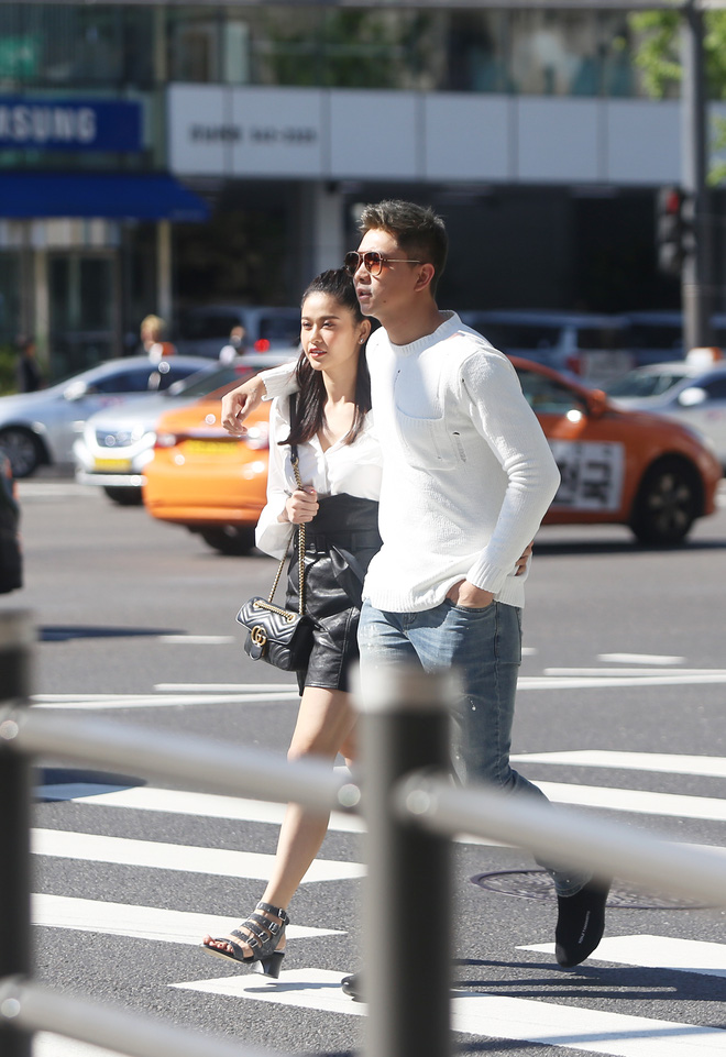 vo chong truong quynh anh va tim dep noi bat tren duong pho han quoc