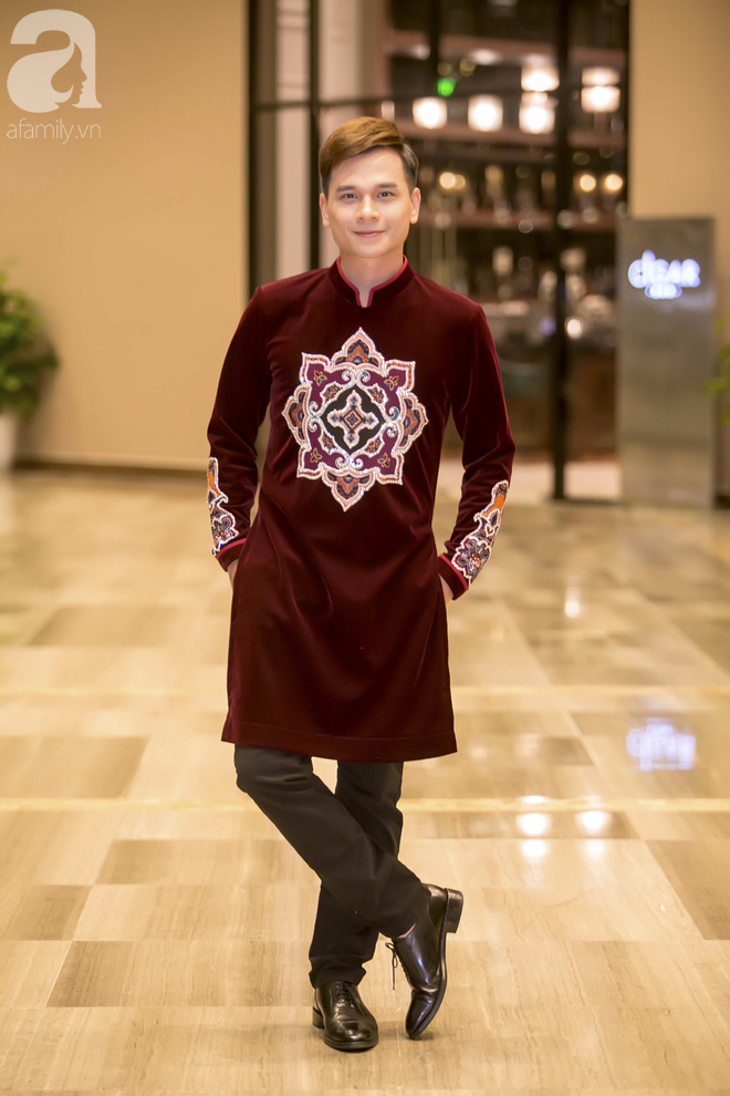 mc danh tung lan dau dien ao dai sanh doi cung my lan