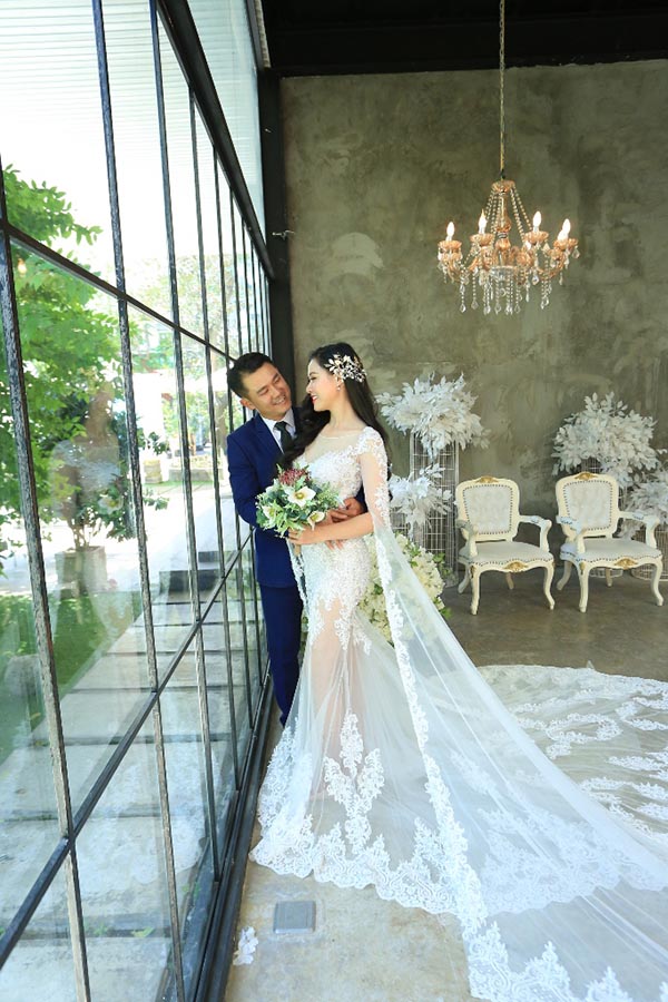 nhan sac vo hai kem 10 tuoi cua van quang long 1088