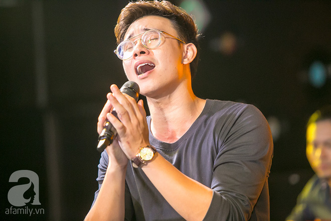 ca si dong hu ng lu c toi thi vietnam idol hon phan nu a kha n gia ben duo i de u la chu no