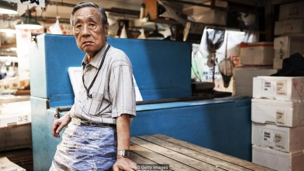 nhat ban chinh phu keu goi nghi ngoi dan cong so van miet mai lam viec