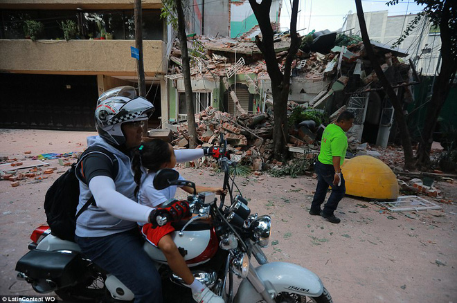 khung canh do nat tan hoang tai mexico sau dong dat nha sap hon 100 nguoi thiet mang va nhung tieng keu cuu tu khap noi