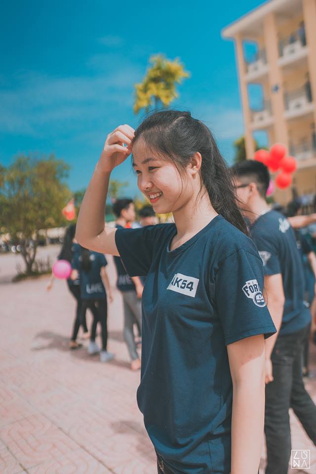 thi sinh di chan dat gay chu y tai vong loai hoa hau dai duong