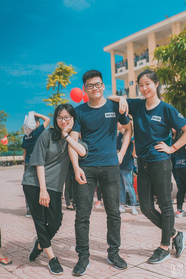 thi sinh di chan dat gay chu y tai vong loai hoa hau dai duong