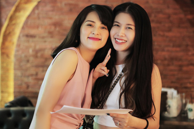 vo dang khoi dong vien chong dong canh om ap tinh cam voi ha vy