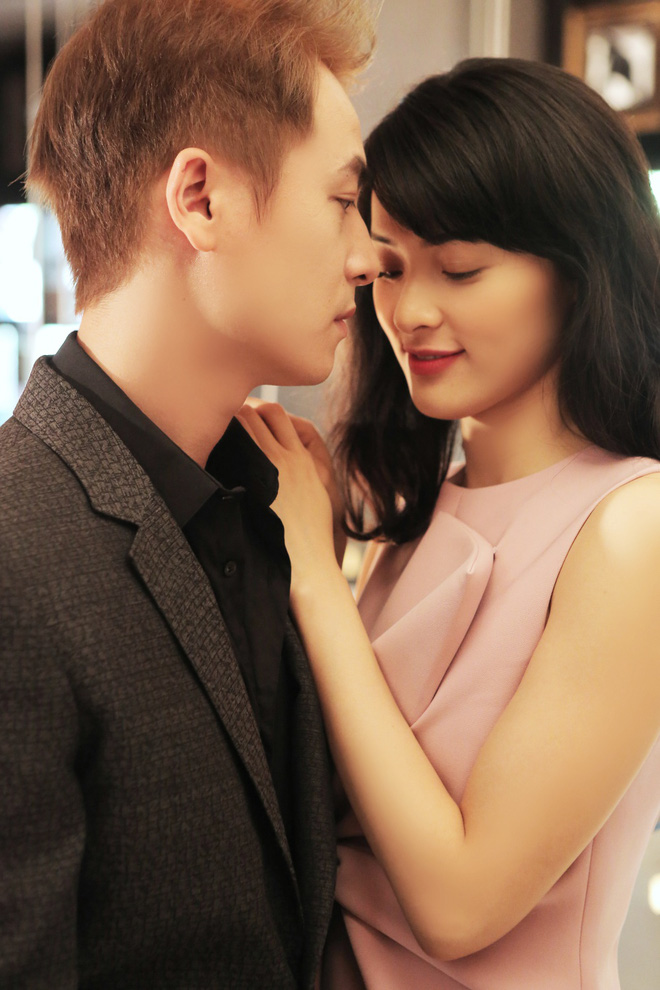 vo dang khoi dong vien chong dong canh om ap tinh cam voi ha vy