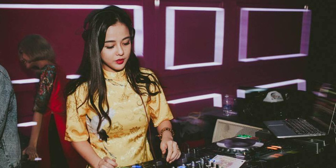 goc tam su mang toi phia sau su lap lanh anh den cua nu dj xinh dep