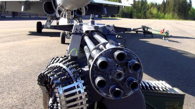 f 16 na phao toc do 6000 phatphut vao thap kiem soat 3 si quan hut chet he lo su that