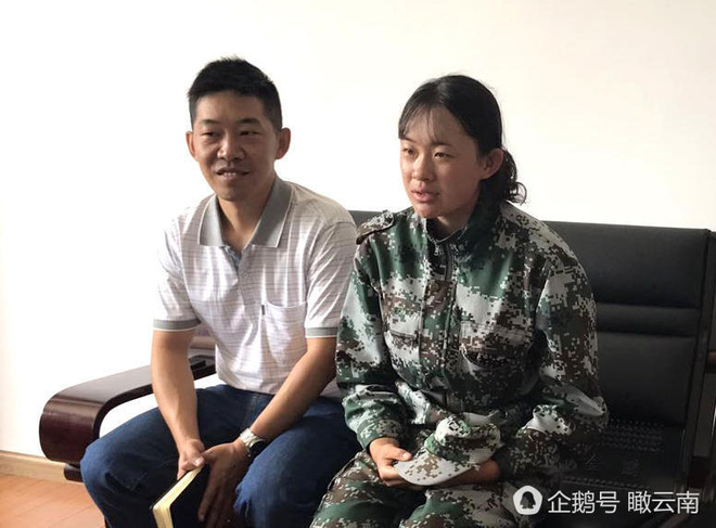 nang nac dung canh vet xuoc tren xe lexus do minh gay ra nu sinh bat ngo vi nhan duoc mon qua vo gia