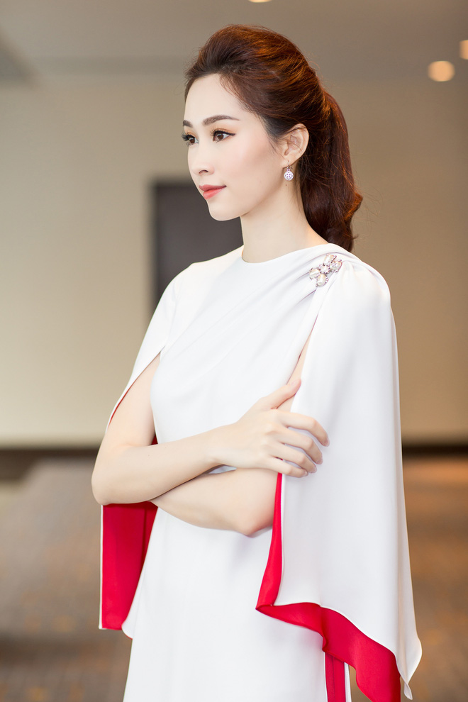 hoa hau dang thu thao xuat hien rang ro sau khi cong bo tin ket hon