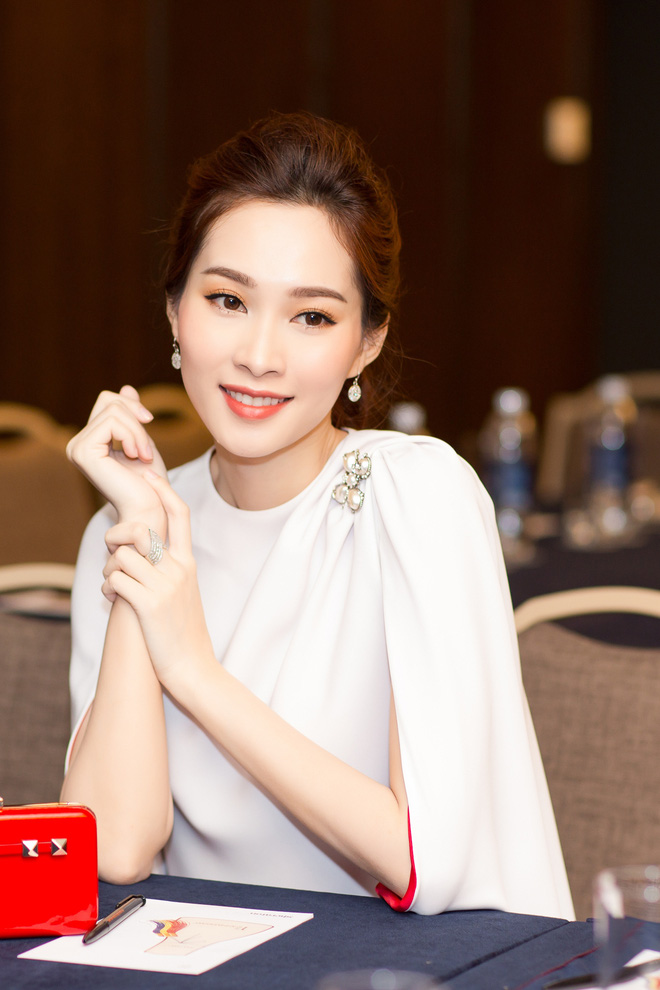 hoa hau dang thu thao xuat hien rang ro sau khi cong bo tin ket hon