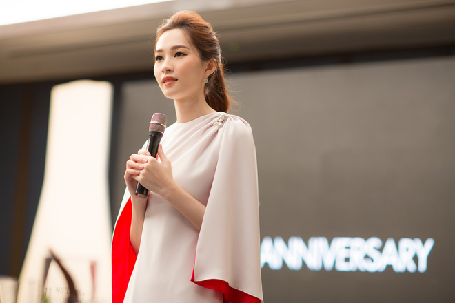 hoa hau dang thu thao xuat hien rang ro sau khi cong bo tin ket hon