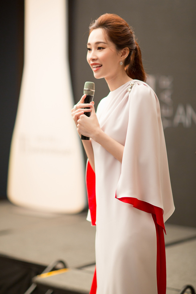 hoa hau dang thu thao xuat hien rang ro sau khi cong bo tin ket hon