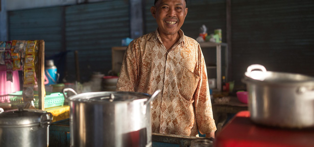 nhung nguoi ban hang rong co the thanh cuu tinh cho nen kinh te indonesia bang cach nay