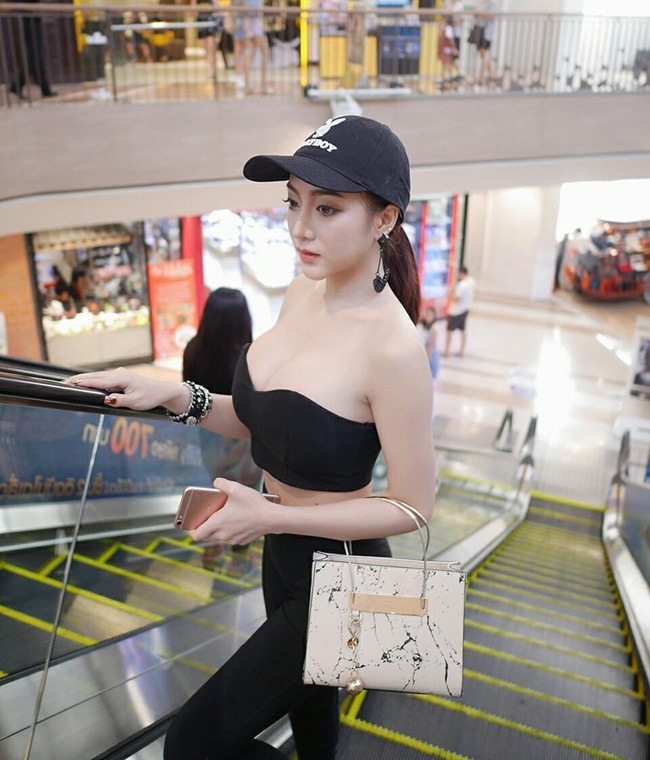 ve dep nong bong cua co nguoi mau 18 tuoi khien dan mang ran ran chia se