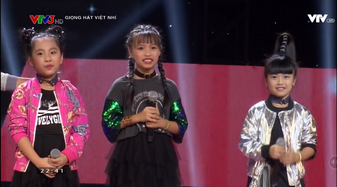 am muu lam no tung san khau giong hat viet nhi 2017 hlv huong tram roi vao lua chon kho khan