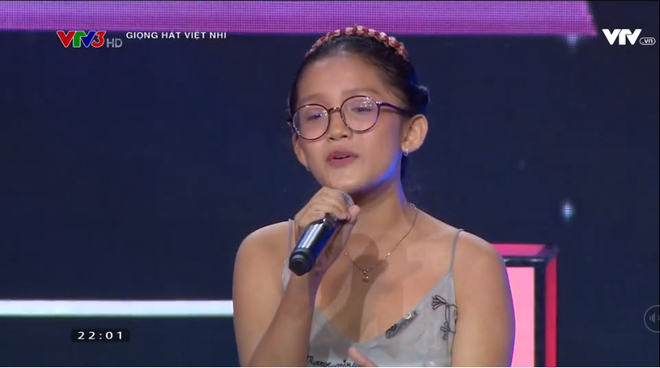 am muu lam no tung san khau giong hat viet nhi 2017 hlv huong tram roi vao lua chon kho khan