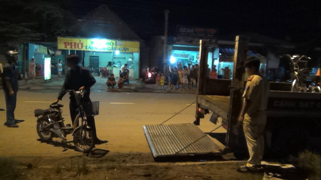 thanh nien chay xe may bo tron sau khi tong 2 nu sinh lop 8 di xe dap dien thuong vong