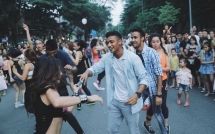 pho di bo ha noi ron rang khong khi tet trong sang ngay dau tien buoc vao thap nien moi
