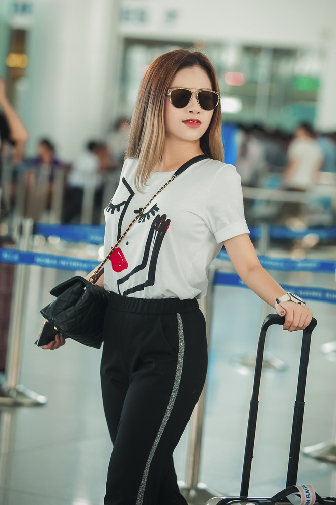 duong hoang yen mac gian di nhung van noi bat khi xuat hien tai san bay noi bai