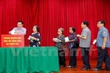 nguoi viet tai lao trao hon 200 trieu toi nguoi dan vung lu o luang prabang