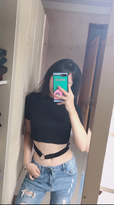 co gai viet dang anh eo con kien nhung bi boc me bang anh bung ngan mo ca 2 buc hinh deu khong qua chinh sua