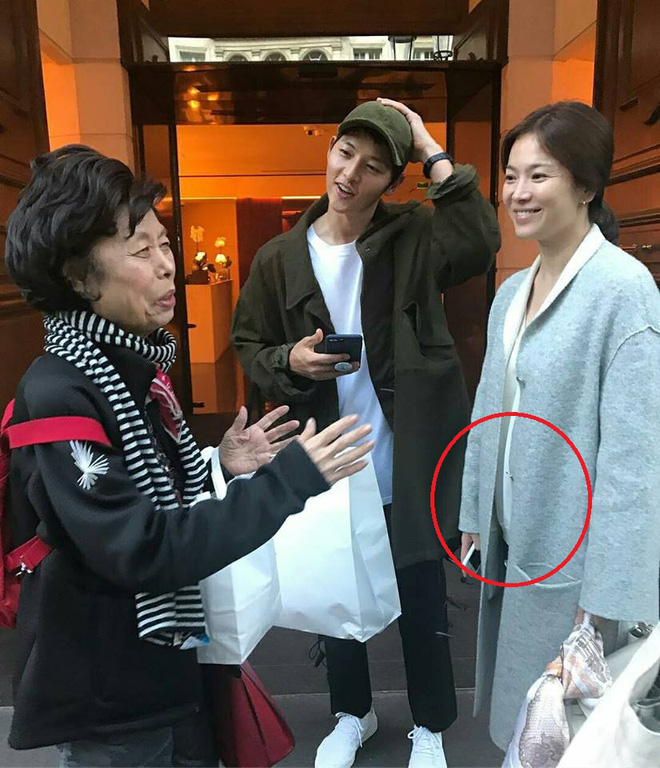 song hye kyo lo bung to bat thuong khi xuat hien cung song joong ki