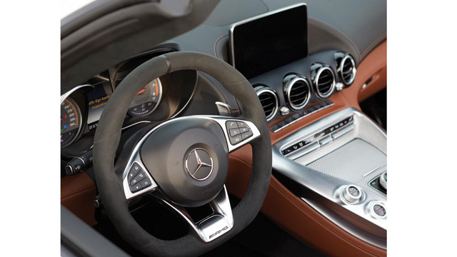 bo ba manh thu mercedes lexus va porsche thu hut su chu y cua bat cu ai ngay tu cai nhin dau tien