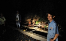 nguoi dan chui vao cong tim kiem suot dem van chua thay be trai mat tich