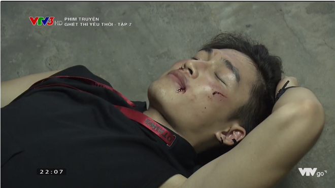 ghet thi yeu thoi phuong anh hot hoang vi bi cuong hon trong nha ve sinh