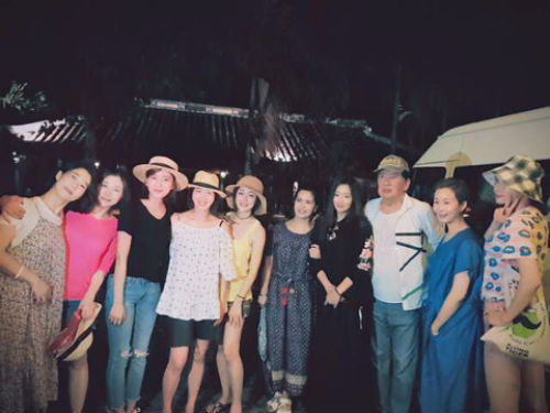 kim hee sun khong ngan ngai le la via he thuong thuc cac mon an tai da nang