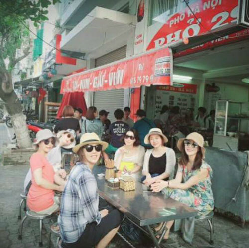 kim hee sun khong ngan ngai le la via he thuong thuc cac mon an tai da nang