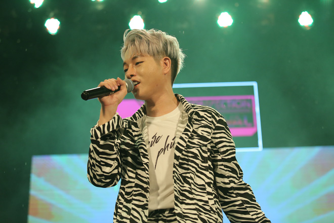 tim va truong quynh anh van tinh tu hon nhau duoi con mua lon