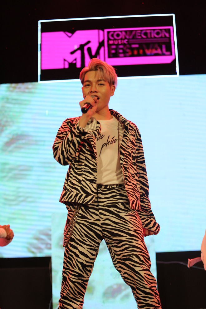 tim va truong quynh anh van tinh tu hon nhau duoi con mua lon