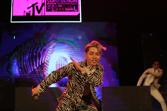 tim va truong quynh anh van tinh tu hon nhau duoi con mua lon