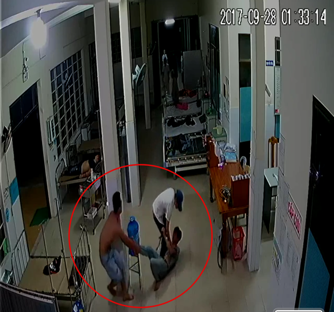 nhom thanh nien hon chien dap pha trung tam y te o quang nam trong dem