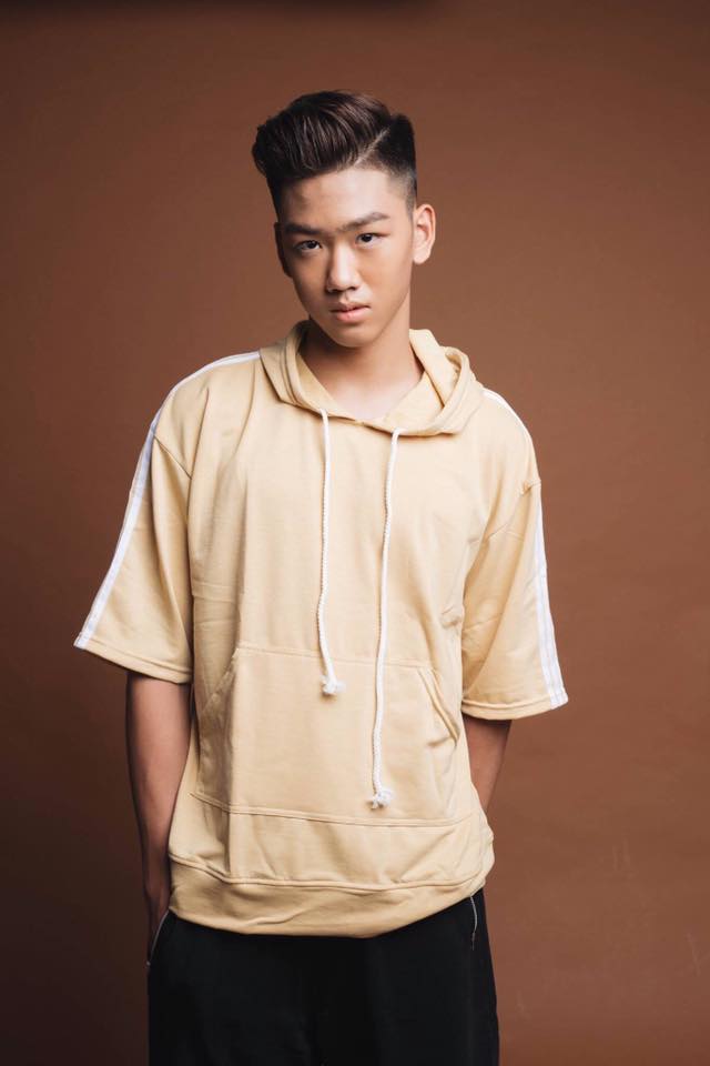nam sinh 15 tuoi va tam anh the khien dan mang day song