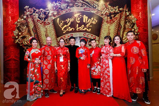 cac nghe sy noi tieng mien bac xung xinh vay ao rung rung xuc dong trong le gio to san khau