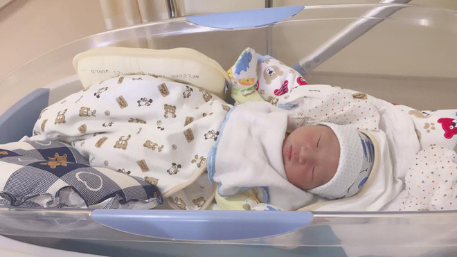 leu phuong anh lan dau khoe anh con trai moi sinh