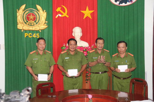 nghi pham tu sat bang chinh khau sung dung de cuop ngan hang o vinh long