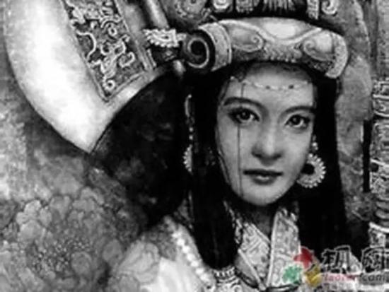 hoang hau da den doc nhat lich su trung hoa mot buoc tu no ti det vai len lam mau nghi thien ha