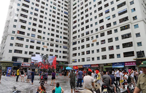 choi troi chung cu van dan hh linh dam lai dung man led 32 met vuong tiep lua cho olympic viet nam