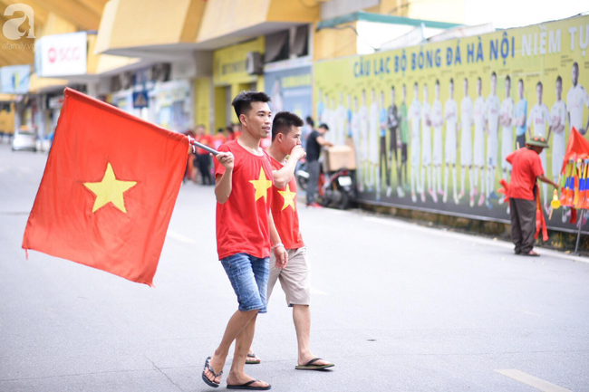 nguoi ham mo bat khoc nhieu nguoi om tim khi olympic viet nam vuot mat huy chuong dong