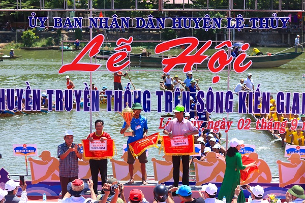 soi dong le hoi dua thuyen tet doc lap tren que huong dai tuong vo nguyen giap