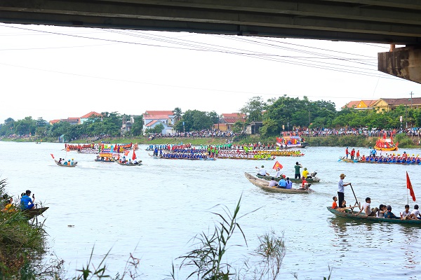soi dong le hoi dua thuyen tet doc lap tren que huong dai tuong vo nguyen giap