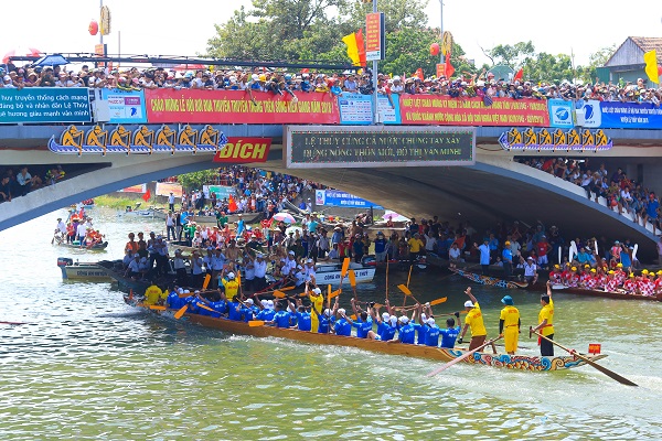 soi dong le hoi dua thuyen tet doc lap tren que huong dai tuong vo nguyen giap