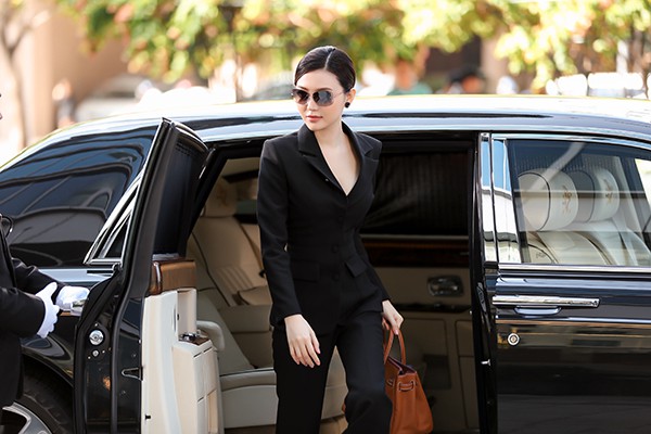 nhan sac cua nu hoang sac dep toan cau sau khi lay chong giau su va sinh con